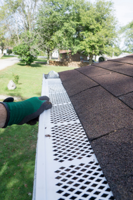 Beaverton Gutter worker guard installation